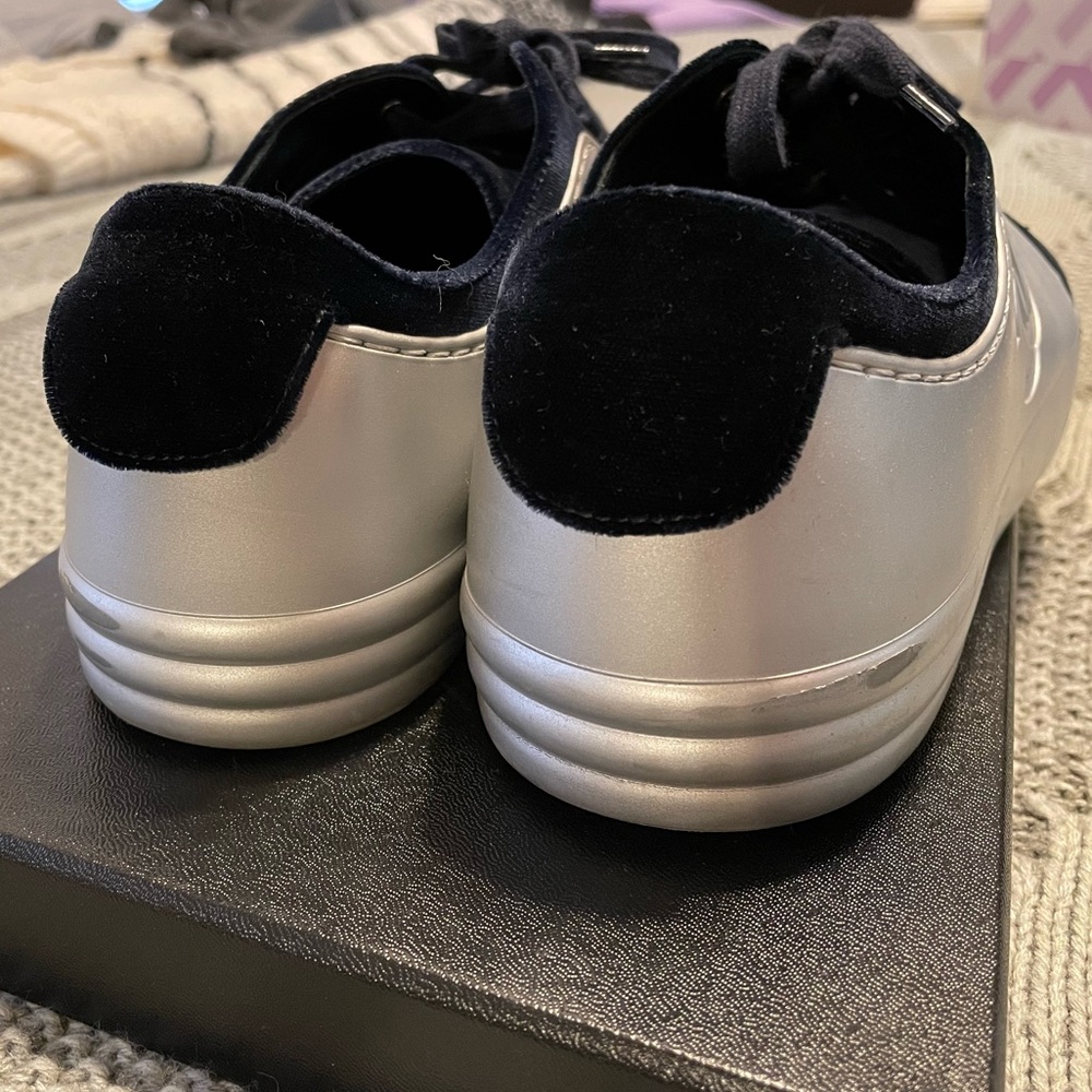 Chanel sneakers navy velvet & silver - Picture 7 of 11